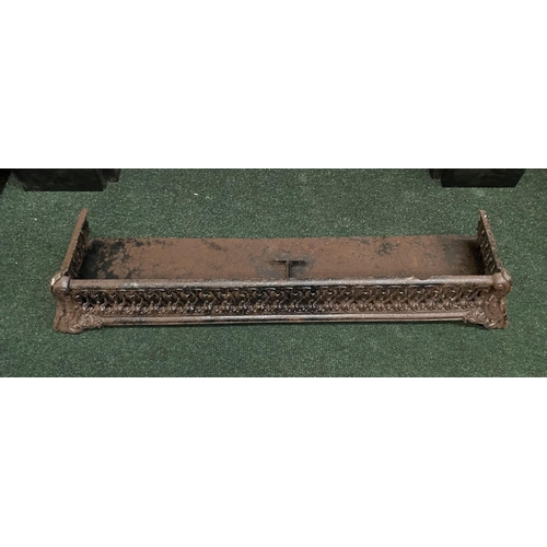 181 - A GOOD NEAT SIZED CAST FIRE FENDER, with scrolling openwork design, dimensions: 104cm wide x 17.5cm ... 