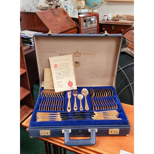 185 - AN SBS – BESTECKE SOLINGEN 23/24 KARAT 70 PIECE CASED CUTLER SET, hartvergoldet 23/24 – hard gold pl... 