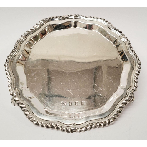 19 - AN IRISH SOLID SILVER SALVER DISH FOR CORK SILVERSMITH WILLIAM EGAN, with scalloped shape to the edg... 