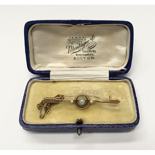 196 - AN EXCELLENT YELLOW GOLD OPAL AND SEEDED PEARL BAR BROOCH, with central opal in decorative double ri... 