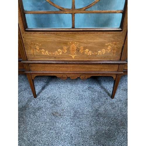 24 - AN EDWARDIAN GLAZED DISPLAY CABINET, with stepped pediment top over an inlaid frieze; depicting ribb... 