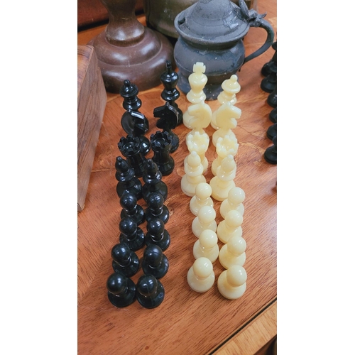 259 - A MIXED INTEREST LOT: includes; (i) A collection of chess & drafts pieces; one full set of black & w... 