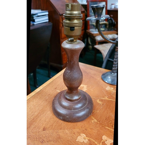 259 - A MIXED INTEREST LOT: includes; (i) A collection of chess & drafts pieces; one full set of black & w... 