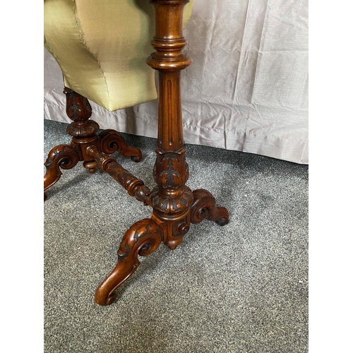 35 - A STUNNING ANTIQUE WALNUT SERPENTINE SHAPED SIDE POD LADY’S WORK BOX TABLE, the shaped top is hinged... 