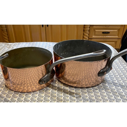 45 - A VERY GOOD SET OF FIVE POLISHED FRENCH COPPER & CAST IRON HANDLED GRADUATED SAUCEPANS, impressed to... 