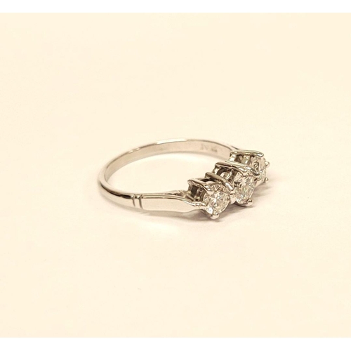 46 - A VINTAGE YELLOW GOLD THREE STONE DIAMOND RING, a pretty setting, perfect for any occasion. Ring siz... 