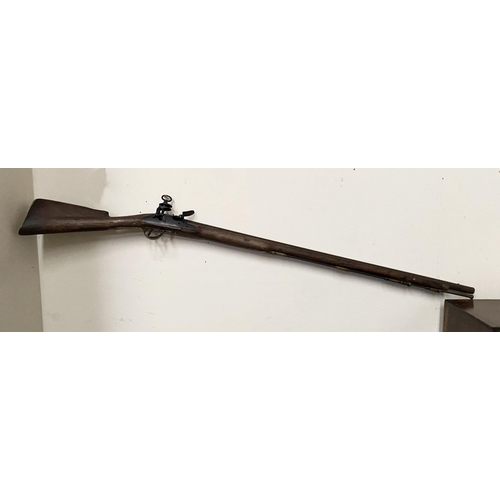 50 - AN ANTIQUE ‘BANDON UNION’ FLINTLOCK MUSKET GUN, c.1800 with rifled barrel and simplistic constructio... 