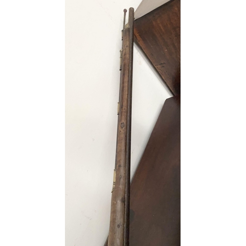 50 - AN ANTIQUE ‘BANDON UNION’ FLINTLOCK MUSKET GUN, c.1800 with rifled barrel and simplistic constructio... 