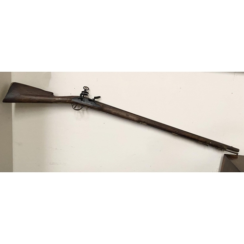 50 - AN ANTIQUE ‘BANDON UNION’ FLINTLOCK MUSKET GUN, c.1800 with rifled barrel and simplistic constructio... 