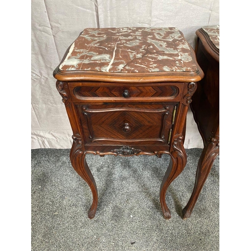 62 - A PAIR OF MARBLE TOPPED ROSE WOOD CABINETS / LAMP CABINETS, each with inset serpentine shaped marble... 