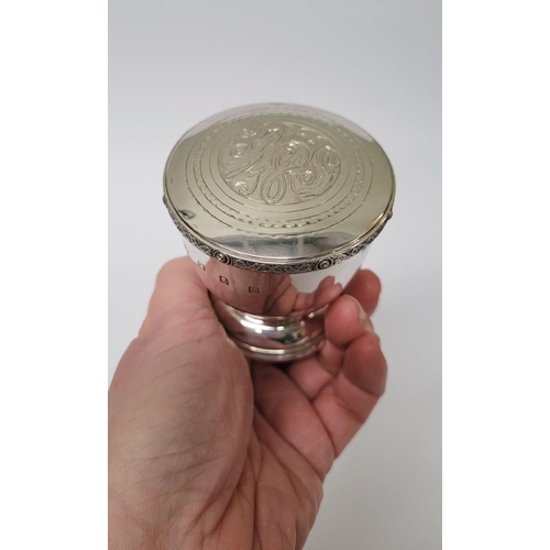 64 - A NEATLY SIZED VERY GOOD QUALITY 20TH CENTURY IRISH GILT INTERIOR SILVER LIDDED HOST / ASH CONTAINER... 