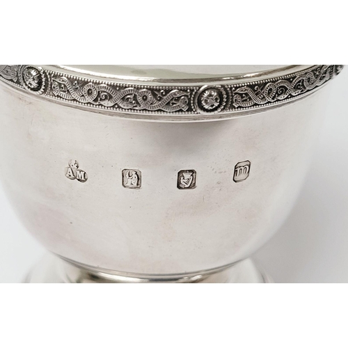 64 - A NEATLY SIZED VERY GOOD QUALITY 20TH CENTURY IRISH GILT INTERIOR SILVER LIDDED HOST / ASH CONTAINER... 