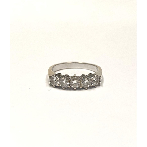 71 - AN EXCELLENT 18CT WHITE GOLD FIVE STONE DIAMOND RING, five brilliant round cut diamonds in raised cl... 