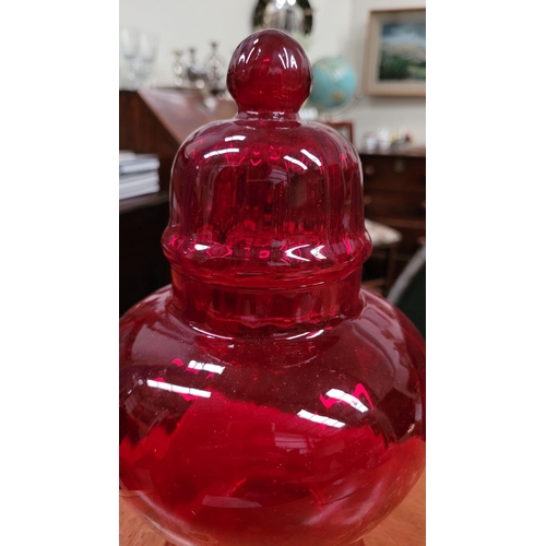 80 - A VERY GOOD QUALITY VINTAGE CRANBERRY RED GLASS APOTHECARY JAR / BON-BON JAR - with ruffle detail to... 