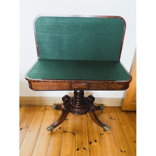 91 - A REALLY GORGEOUS REGENCY MAHOGANY & SATINWOOD TURN & FOLD-OVER CARD TABLE, lovely tiger mahogany de... 