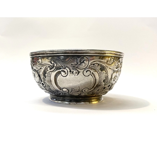 32 - A VERY EARLY 19TH CENTURY SILVER BOWL DECORATED WITH REPOUSEÉ FLORAL & FOLIAGE DECORATION ALL OVER, ... 