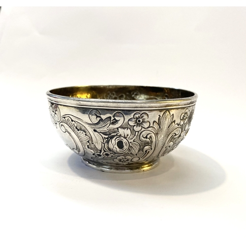 32 - A VERY EARLY 19TH CENTURY SILVER BOWL DECORATED WITH REPOUSEÉ FLORAL & FOLIAGE DECORATION ALL OVER, ... 