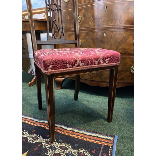 189 - A GOOD QUALITY EDWARDIAN INLAID SIDE CHAIR, with pierced splat back and string inlaid back rest. Wit... 