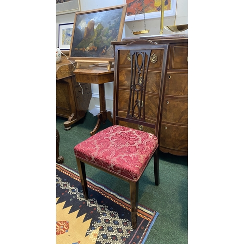 189 - A GOOD QUALITY EDWARDIAN INLAID SIDE CHAIR, with pierced splat back and string inlaid back rest. Wit... 