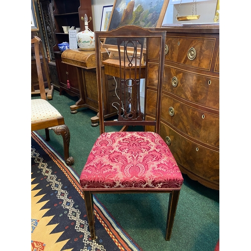 189 - A GOOD QUALITY EDWARDIAN INLAID SIDE CHAIR, with pierced splat back and string inlaid back rest. Wit... 