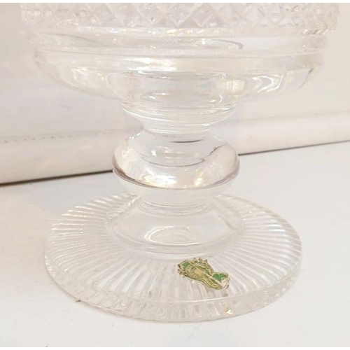 107 - AN EXCELLENT MID 20TH CENTURY WATERFORD CRYSTAL CUT GLASS FOOTED CENTRE PIECE BOWL, a heritage desig... 