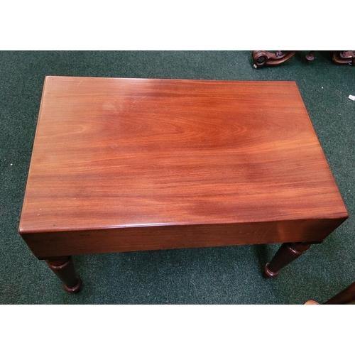 122 - A LOW RISE COFFEE / LAMP TABLE, the top rests upon a mahogany frame with four tapered turned legs. P... 