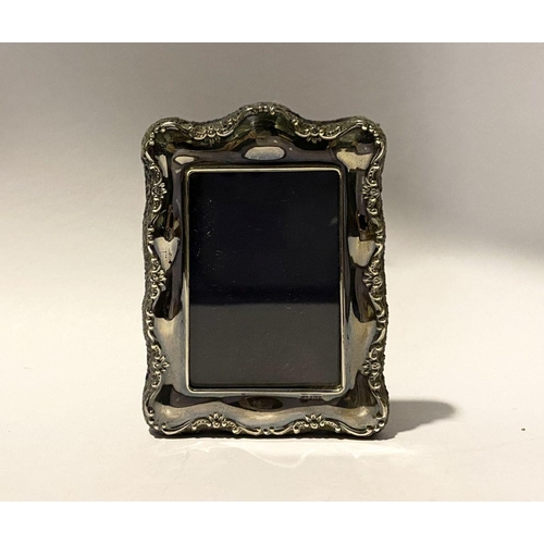 150 - A DECORATIVE MINIATURE SILVER PHOTO FRAME, Maker John Bull Ltd New Bond Street, London W1, c.1988. W... 