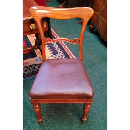 156 - A PAIR OF VICTORIAN DINING ROOM CHAIRS / SIDE CHAIRS, each with a shaped shoulder to the back rest &... 