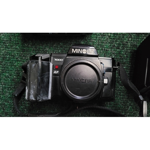 204 - A VINTAGE MINOLTA 7000 – in camera bag, with an AF 28-135MM zoom lense, flash & detachable Data Back... 