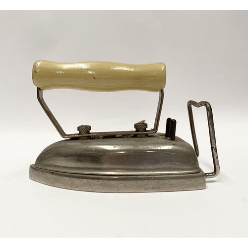 216 - A VINTAGE ELECTRIC TRAVELLING IRON, c.1950, of typical form with detachable cream handle. Dimensions... 