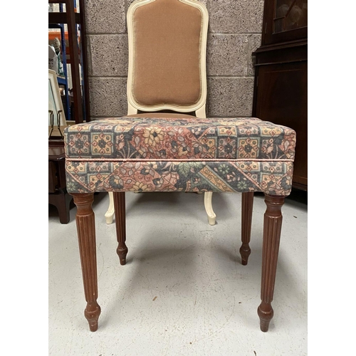 235 - A FINE MAHOGANY FOOTSTOOL, with upholstered seat on turned fluted leg with spade feet. Dimensions: 5... 