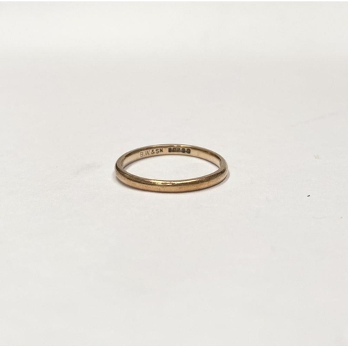 238 - A VINTAGE 9CT YELLOW GOLD BAND, Marked to interior band with Makers Mark BW&SN, London, date letter ... 