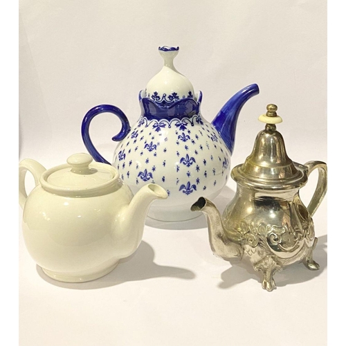 257 - A COLLECTION OF VINTAGE TEAPOTS, to include (i) a decorative possibly silver teapot with bone finial... 