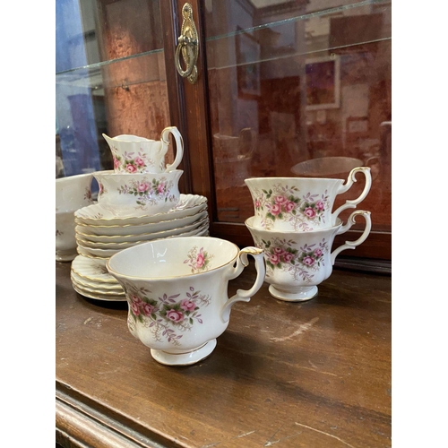 261 - A COLLECTION OF ‘ROYAL ALBERT’ BONE CHINA IN ‘LAVENDER ROSE’ PATTERN, to include six teacups, six sa... 