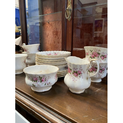 261 - A COLLECTION OF ‘ROYAL ALBERT’ BONE CHINA IN ‘LAVENDER ROSE’ PATTERN, to include six teacups, six sa... 