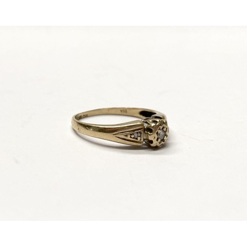 52 - A PRETTY 9CT YELLOW GOLD DIAMOND SOLITAIRE RING, Marked to interior band DIA, 375, GA. With central ... 