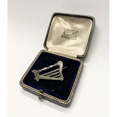 60 - A VINTAGE SILVER TONE CELTIC HARP BROOCH, highly detailed to front and reverse, with no visible Make... 