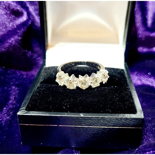 61 - AN 18CT WHITE GOLD 5 STONE DIAMOND RING, total diamond weight 2.00cts, with colour G & Clarity of VS... 