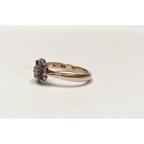 62 - A BEAUTIFUL 18CT YELLOW GOLD DIAMOND & RUBY CLUSTER RING, with central round cut diamond in claw set... 