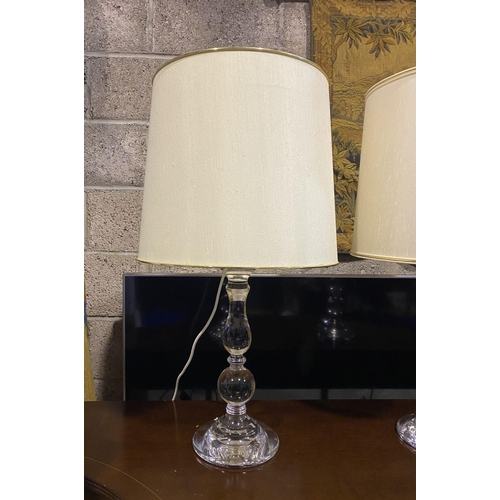 72 - AN EXCELLENT PAIR OF CLEAR GLASS DOUBLE LOBE TABLE LAMPS, c.1980, with original shades. Dimensions: ... 