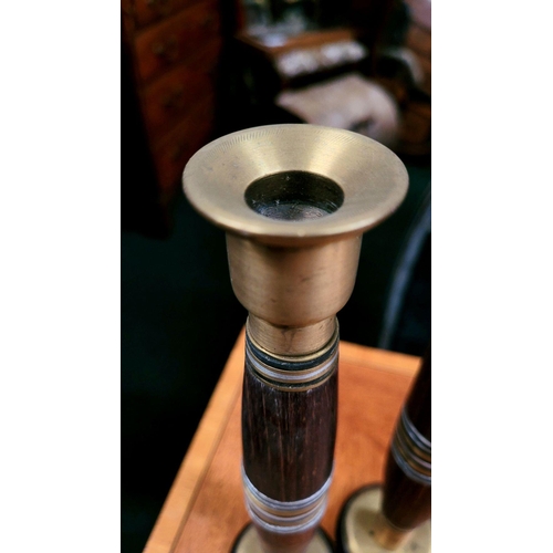 86 - A MIXED CANDLESTICK LOT: (i) A PAIR OF WOOD TURNED BRASS TOPPED CANDLE STICKS, each with brass top &... 