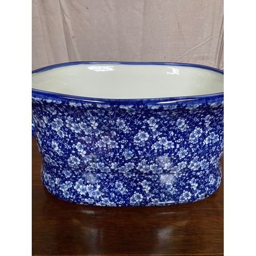 118 - A BLUE AND WHITE FLORAL DESIGN JARDINIERE/FOOTBATH, with floral design in blue surrounding, with two... 