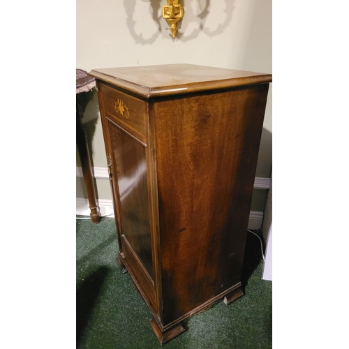 135 - AN EDWARDIAN MAHOGANY & SATINWOOD INLAID MUSIC CABINET, with inlay detail to the top & door; above t... 