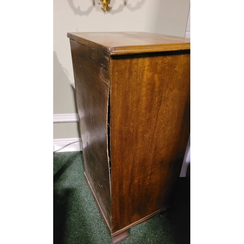 135 - AN EDWARDIAN MAHOGANY & SATINWOOD INLAID MUSIC CABINET, with inlay detail to the top & door; above t... 