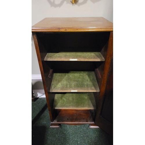 135 - AN EDWARDIAN MAHOGANY & SATINWOOD INLAID MUSIC CABINET, with inlay detail to the top & door; above t... 