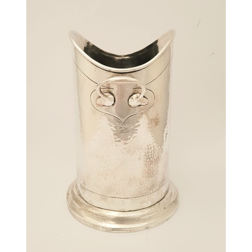 144 - A VERY GOOD QUALITY EARLY 20TH CENTURY TALL SILVER WINE COASTER – BOTTLE HOLDER; with serpentine sha... 