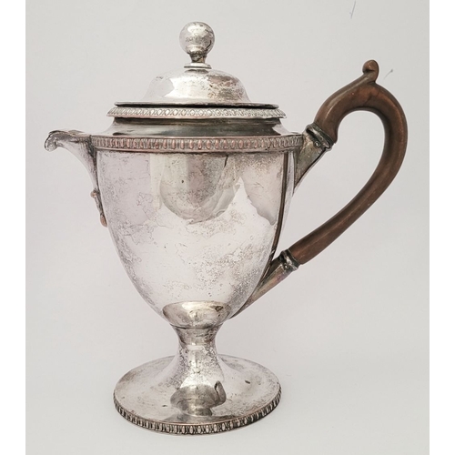 166 - A GOOD QUALITY MID 19TH CENTURY SHEFFIELD SILVER PLATE GRAVY POT, circa 1850, with a lift away lid, ... 