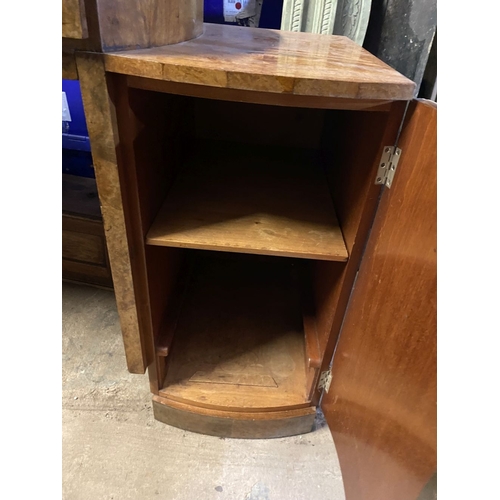 172 - AN EXCELLENT ART DECO WALNUT SERVER / SIDE BOARD/ CONSOLE,, with two bow fronted doors opening to fi... 