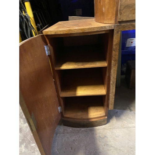 172 - AN EXCELLENT ART DECO WALNUT SERVER / SIDE BOARD/ CONSOLE,, with two bow fronted doors opening to fi... 