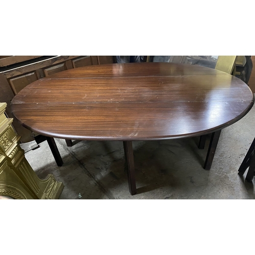 180 - A FINE MAHOGANY HUNT TABLE, drop leaf, with double gate legs to both sides, raised on square leg wit... 